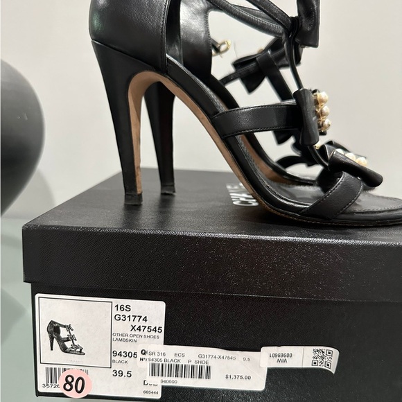 Chanel black high hells with pearls - Picture 5 of 5